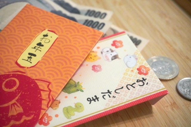 大学生や大学院生にお年玉はあげるべき？実態データと終了時期目安