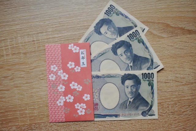 高校生へのお年玉で3000円は妥当？相場の位置づけと家計事情の実態