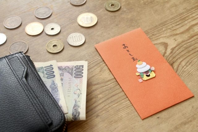 お年玉に小銭を入れても大丈夫？硬貨を用いる際のマナーや注意点