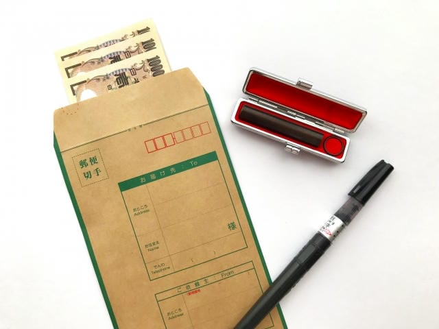 お年玉を現金書留で送るのはいつまで？地域別の期限や注意点について